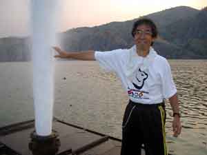 ニオス湖